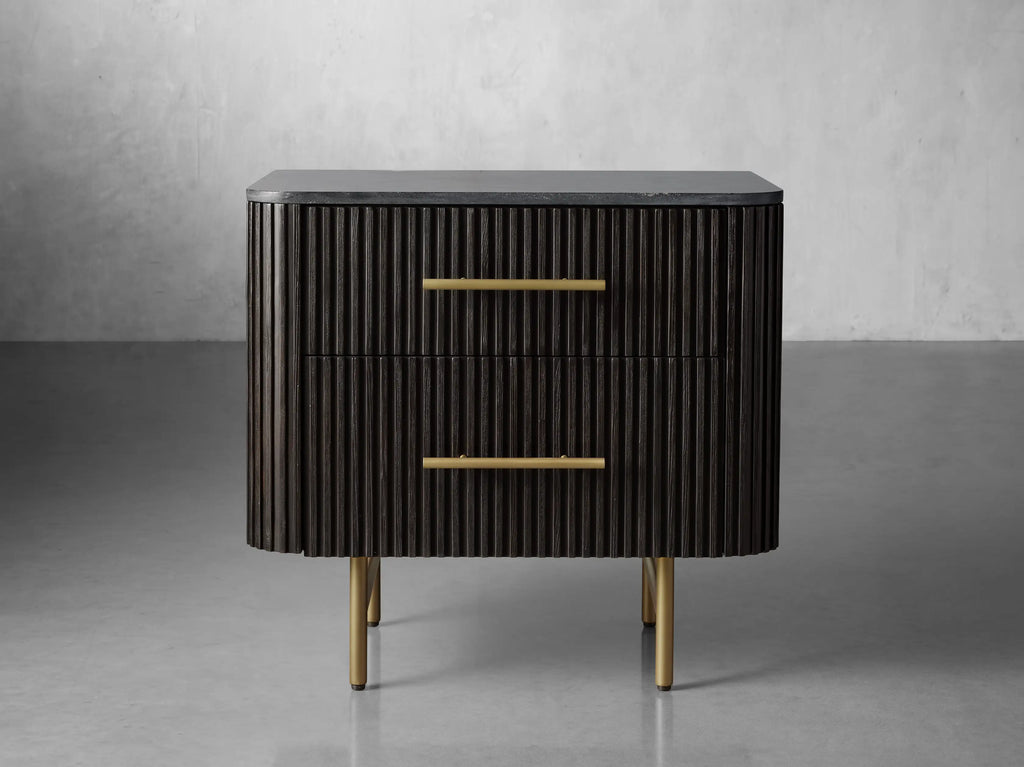 Fanny Closed Nightstand