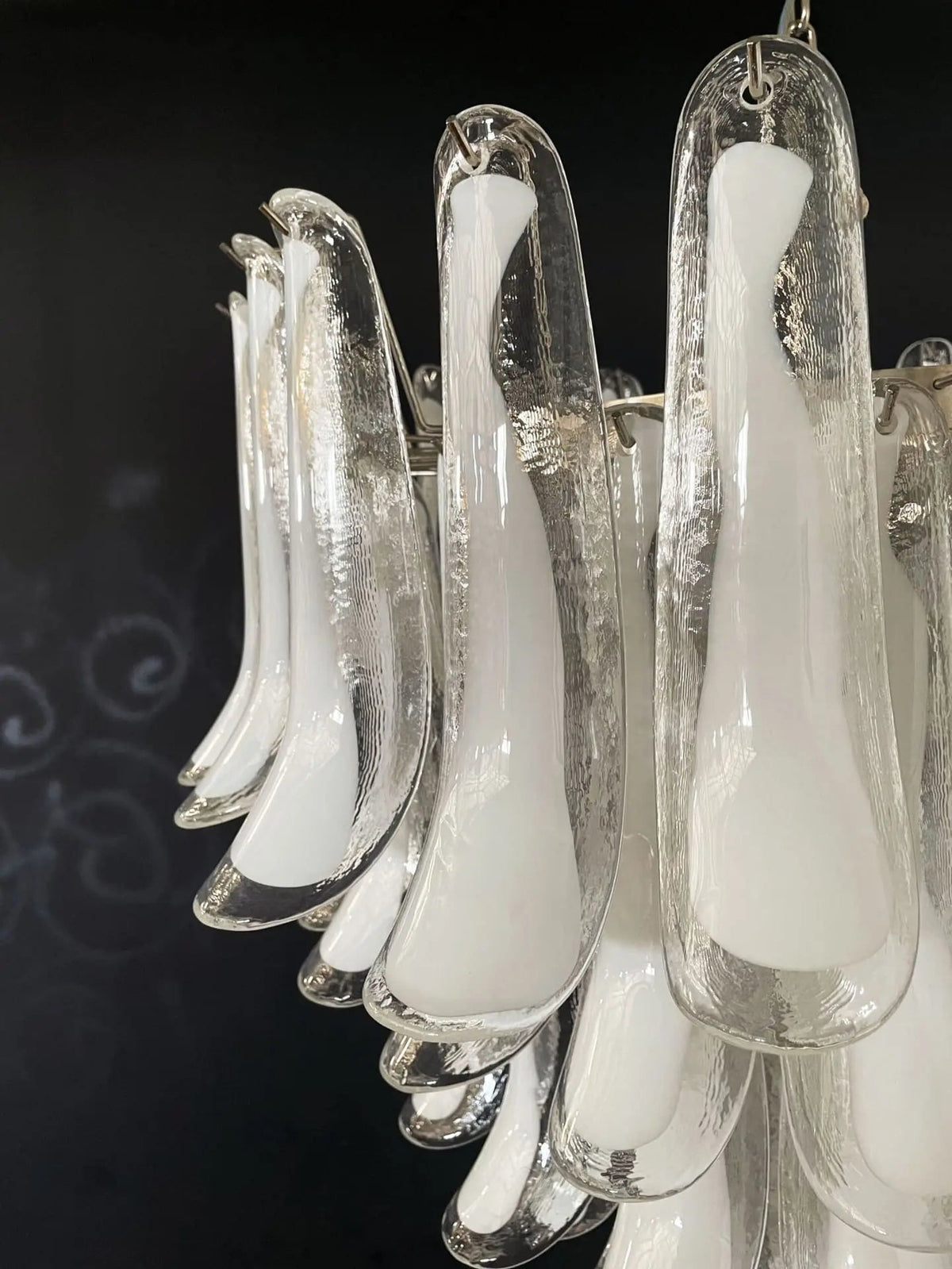 Manorcove MuranChandelier – 75 petals – Transparento