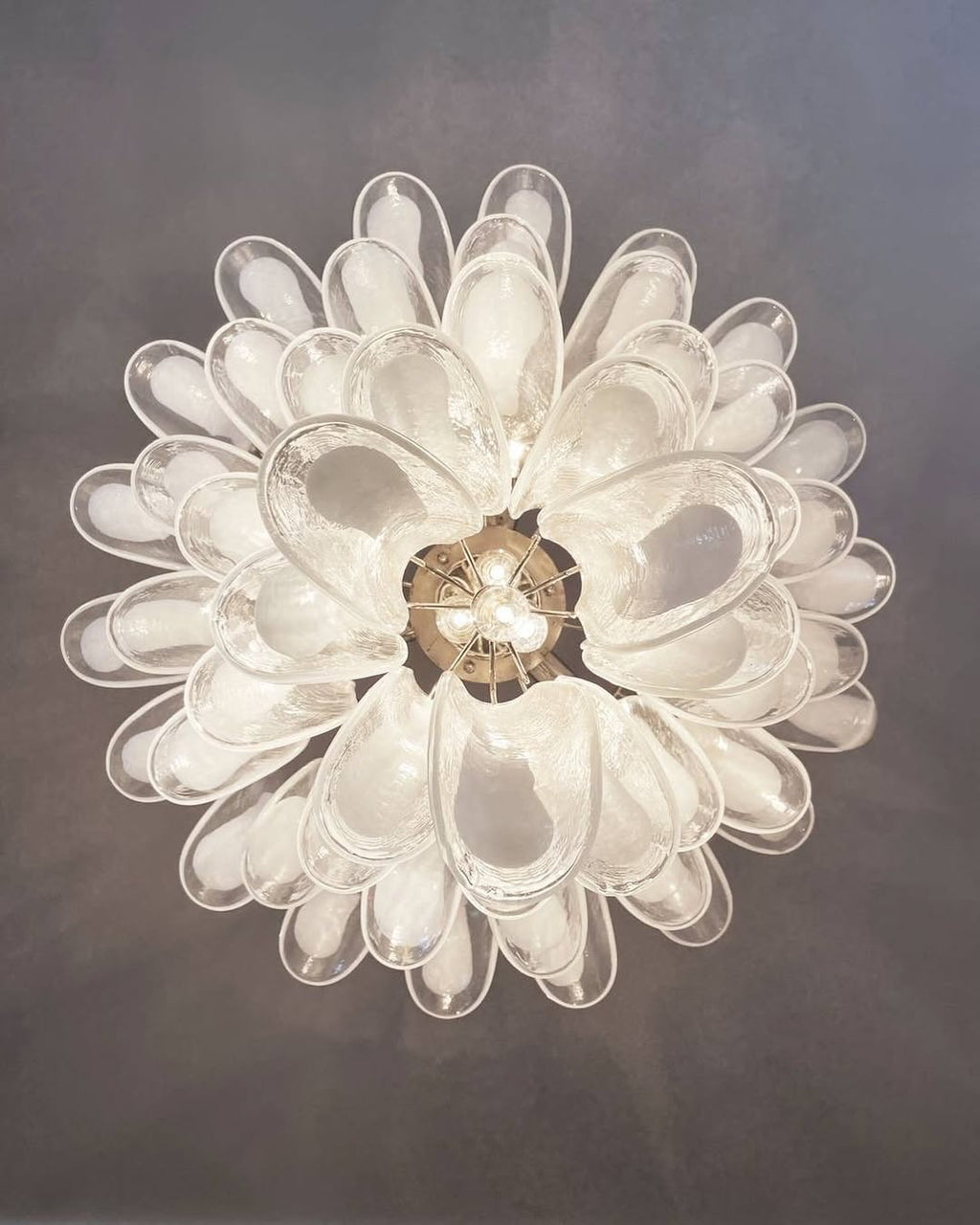 Manorcove MuranChandelier – 75 petals – Transparento