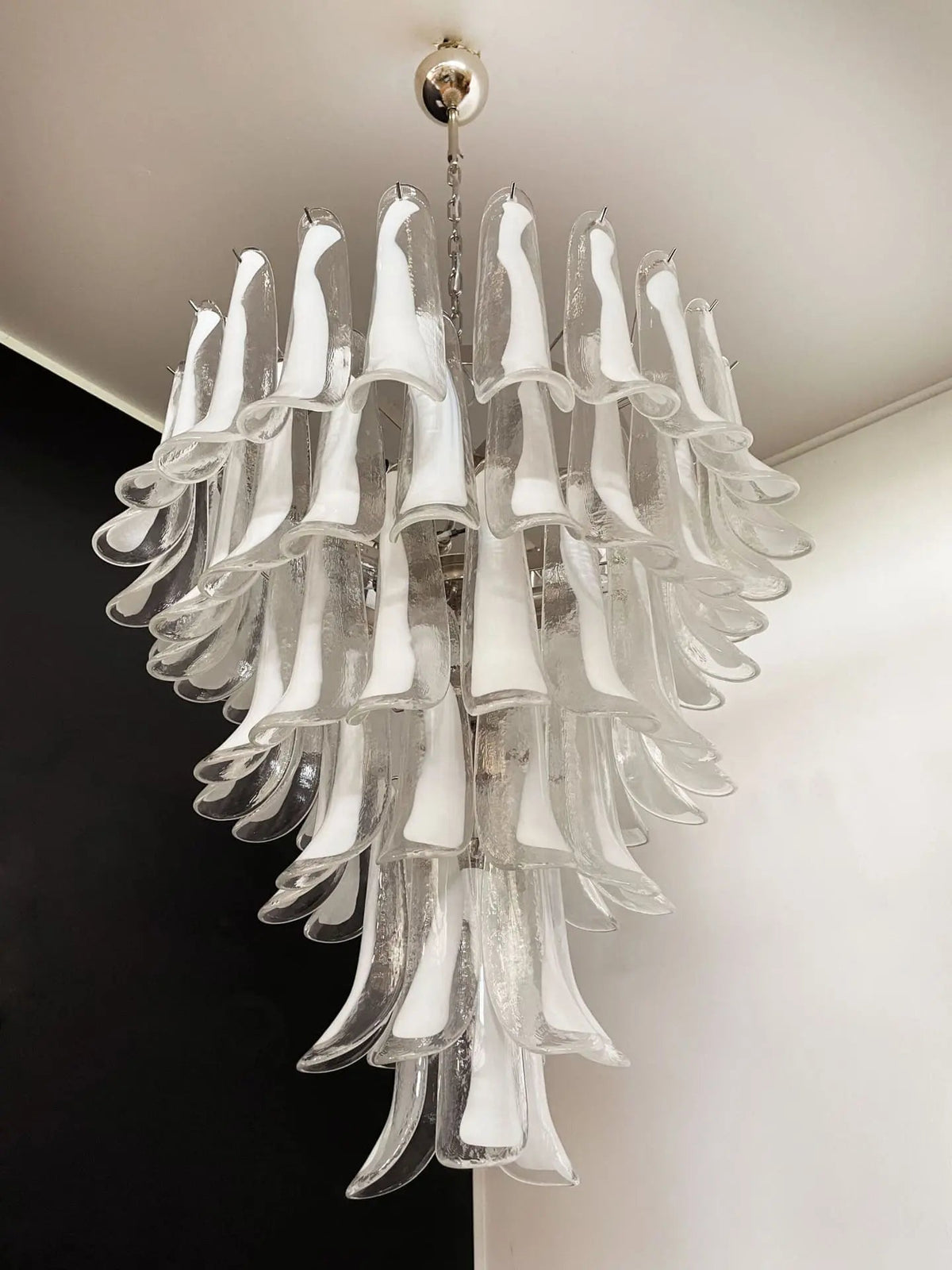 Manorcove MuranChandelier – 75 petals – Transparento