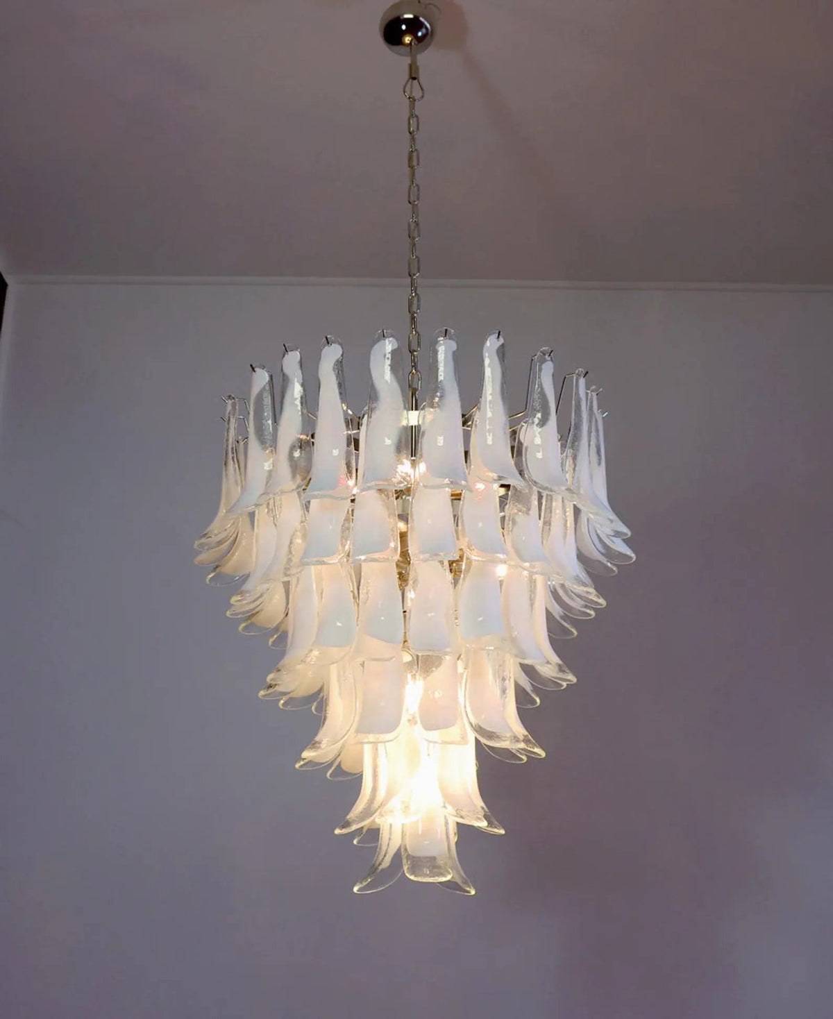 Manorcove MuranChandelier – 75 petals – Transparento