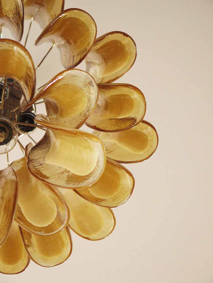 Manorcove Murano Chandelier – 26 petals – Amber