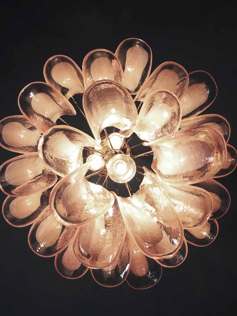 Manorcove Murano Chandelier – 26 petals – Pink