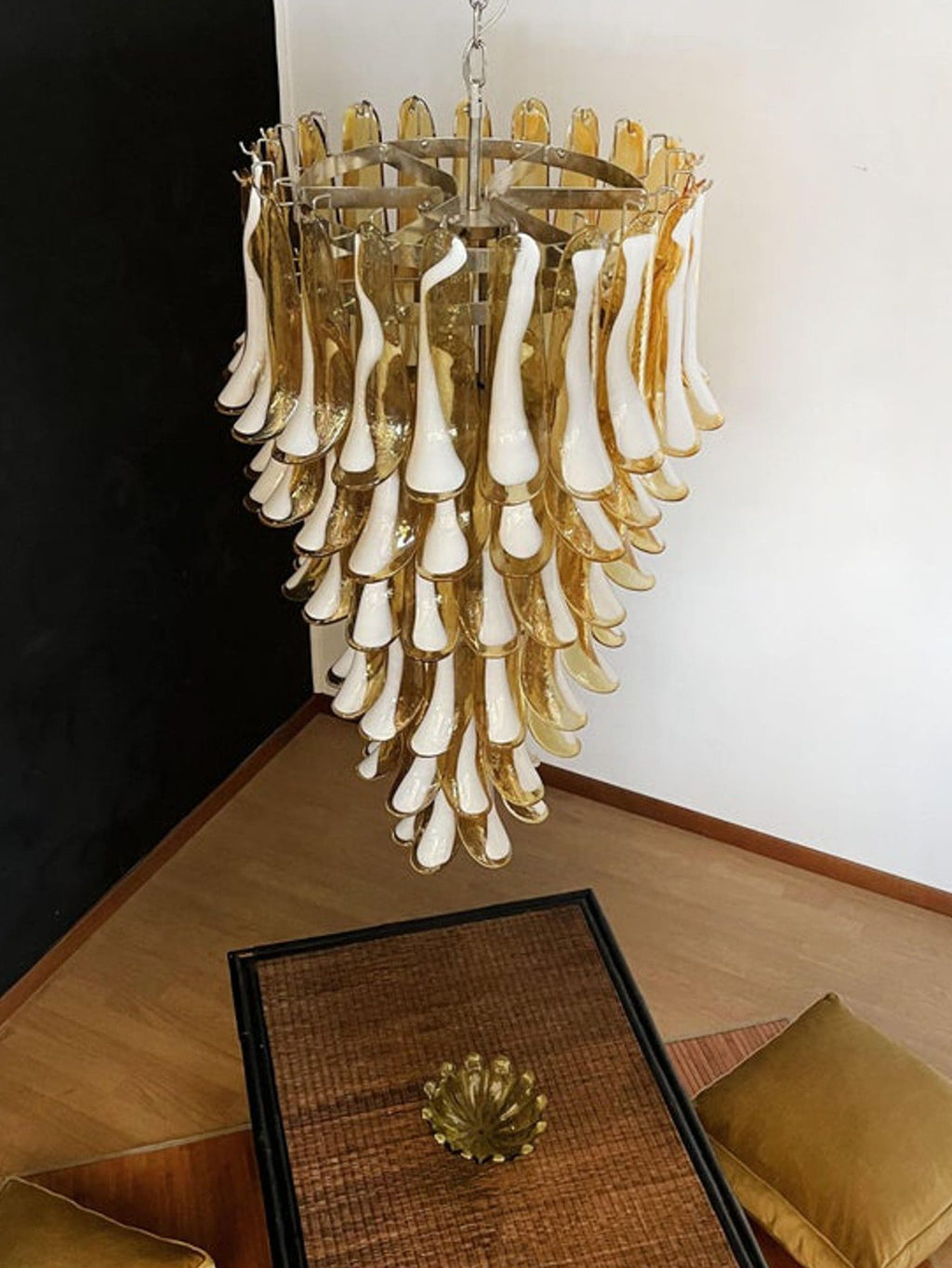 Manorcove Murano Chandelier – 83 petals – Caramel