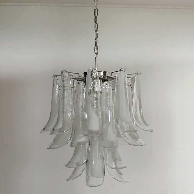 Manorcove Murano Chandelier – 26 petals – White