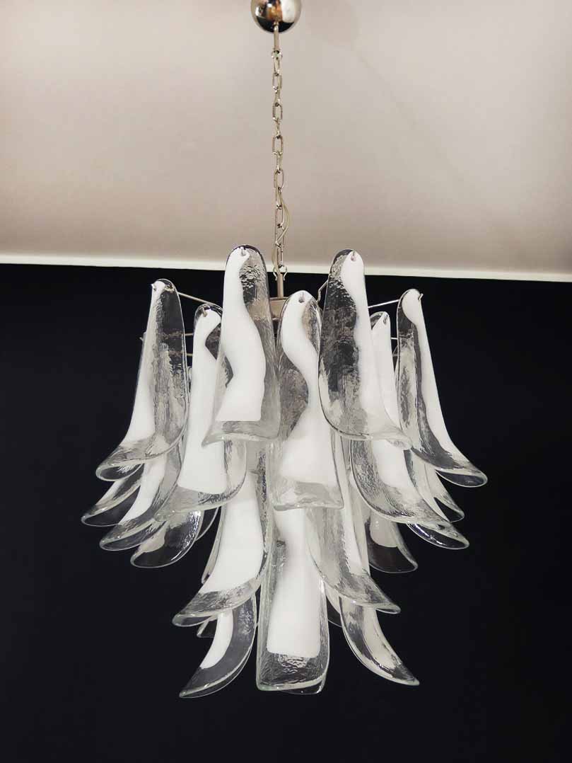 Manorcove Murano Chandelier – 26 petals – White