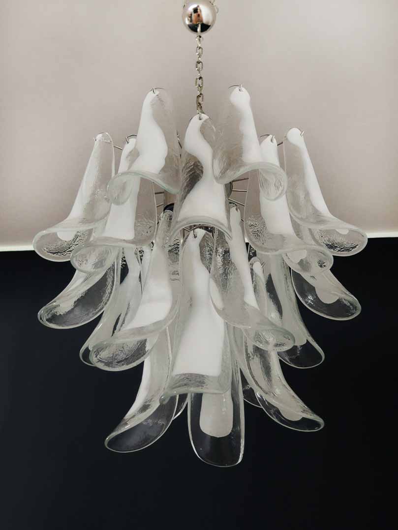 Manorcove Murano Chandelier – 26 petals – White