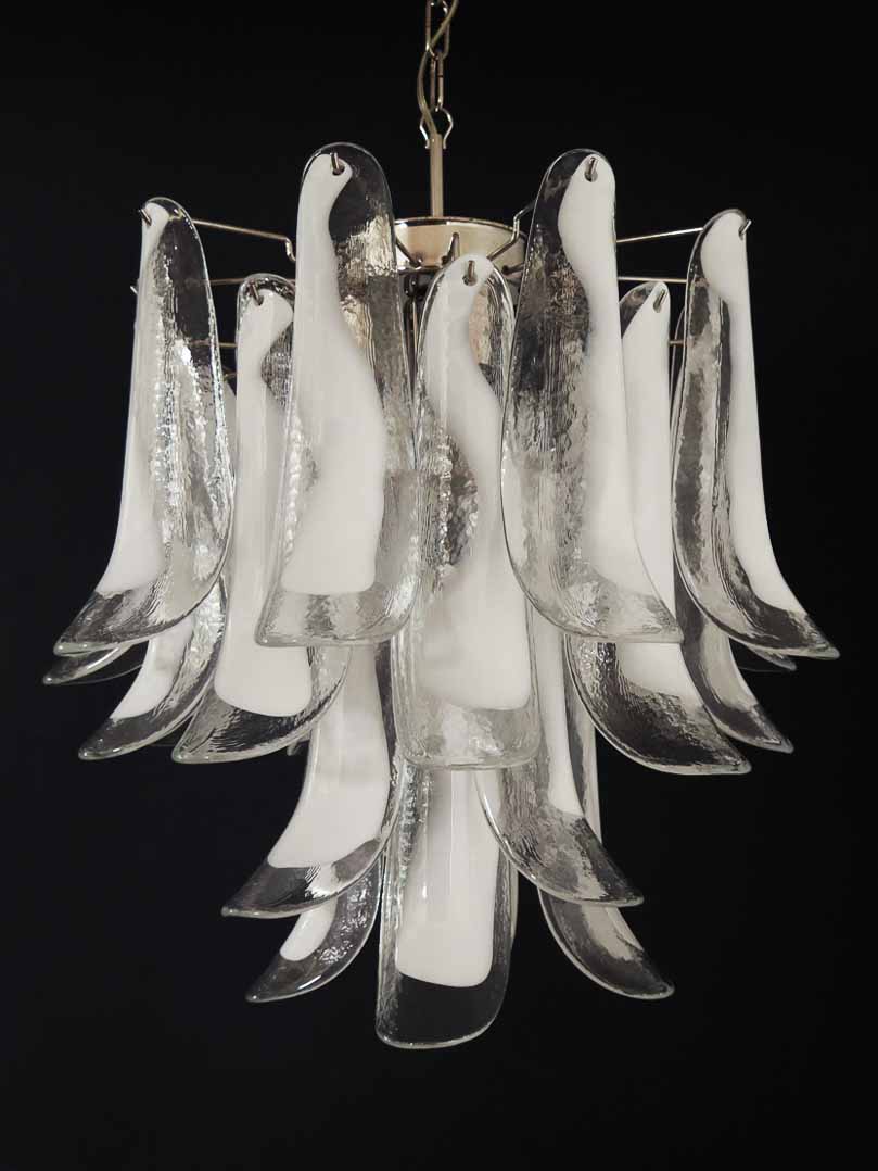 Manorcove Murano Chandelier – 26 petals – White
